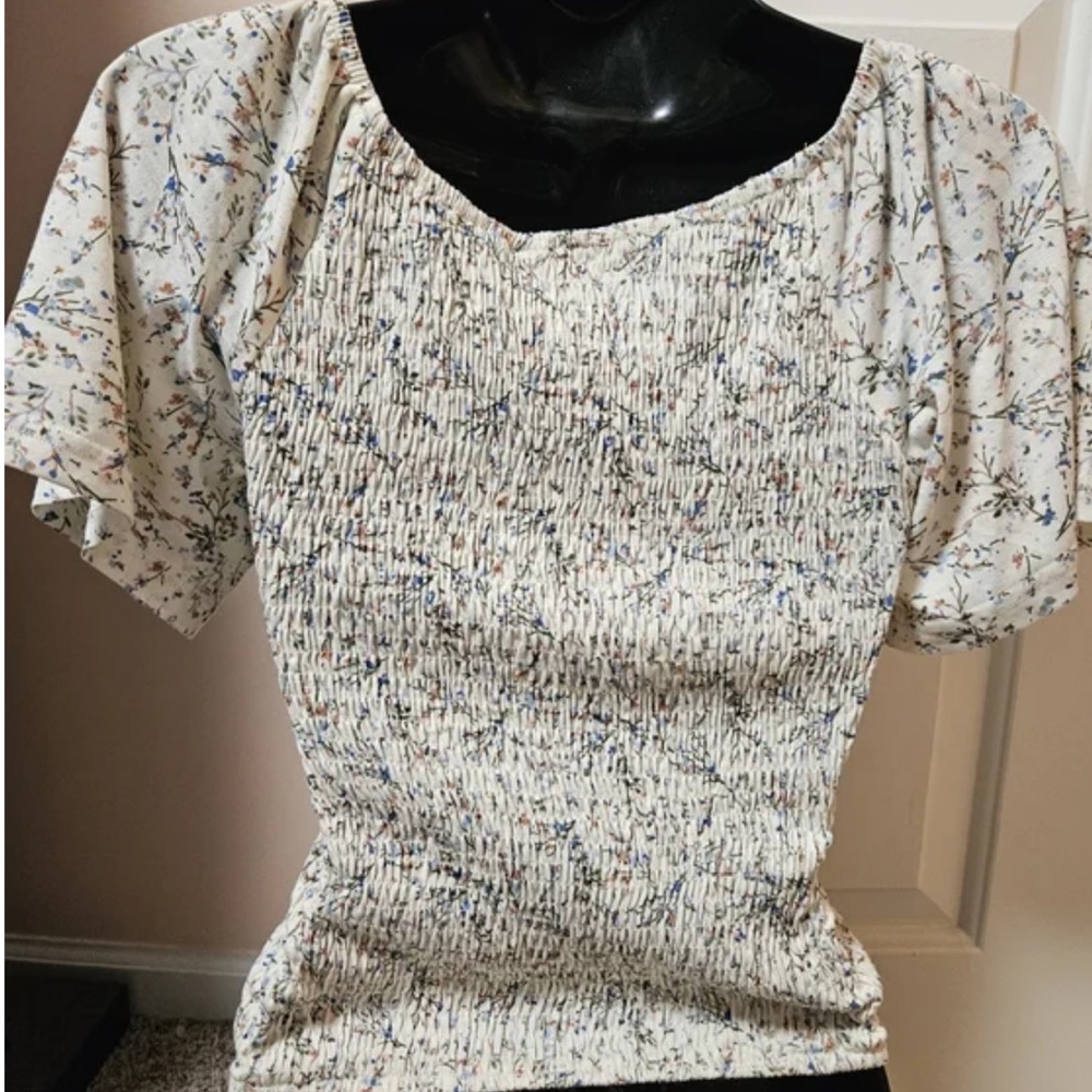 Floral Ruched Cream Top - Picture 3 of 6